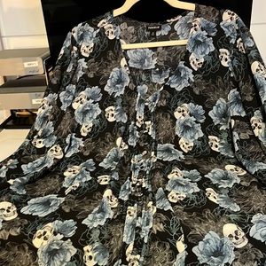 Torrid black and blue skull shirt size 4